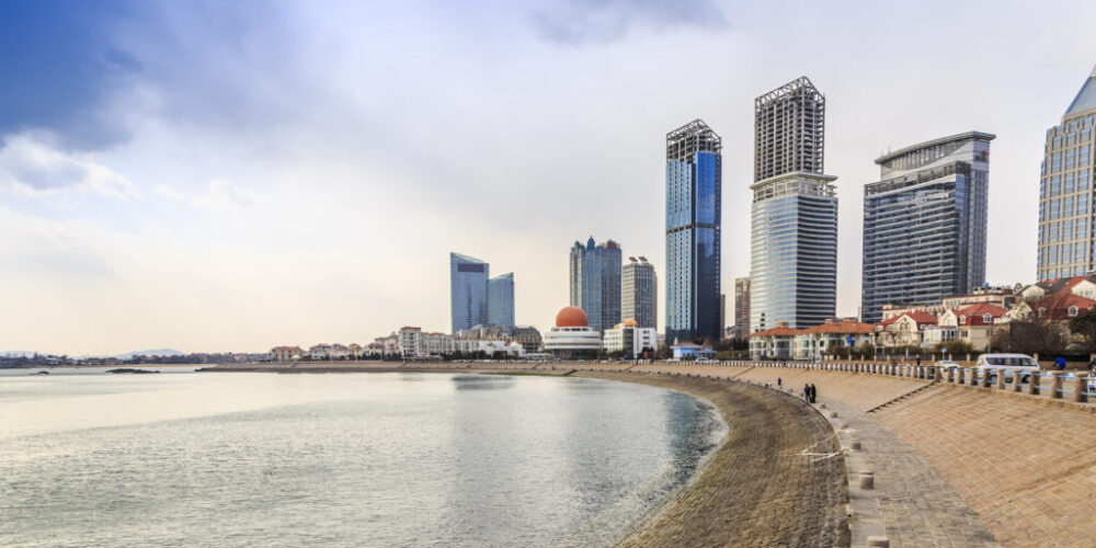 Sharjah mainland is popular among entrepreneurs for its lower setup costs, well-developed industrial zones and proximity to Dubai. Regulated by the Sharjah Economic Development Department (SEDD), it attracts manufacturing, media, education and trading businesses.
